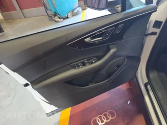 2025 Audi Q7 Premium 55 TFSI - miniatura 9