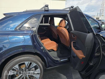2025 Audi Q8 Premium Plus 55 TFSI – miniatura 16