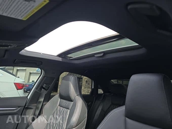 2025 Audi S3 Sedan Premium Plus – miniatura 11