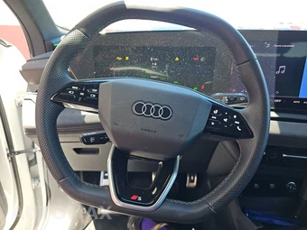2025 Audi SQ6 e-tron Premium Plus – miniatura 10