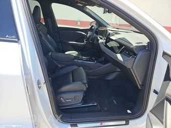 2025 Audi SQ6 e-tron Premium Plus – miniatura 8