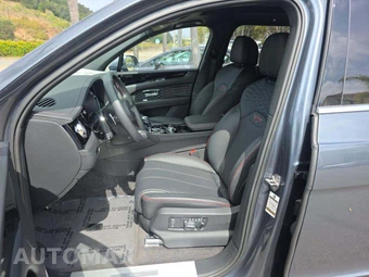 2025 Bentley Bentayga EWB Azure V8 - miniatura 3