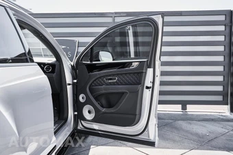 2025 Bentley Bentayga S V8 - miniatura 22