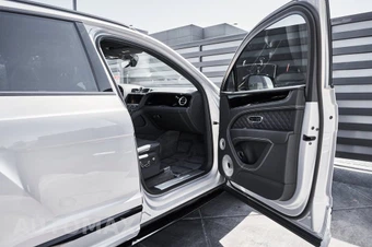2025 Bentley Bentayga S V8 - miniatura 23