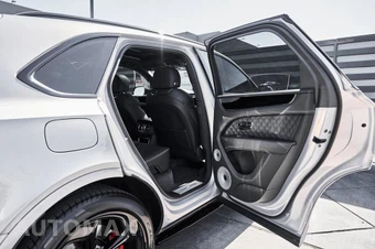 2025 Bentley Bentayga S V8 - miniatura 26