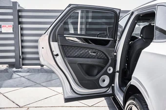 2025 Bentley Bentayga S V8 - miniatura 27