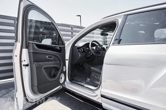 2025 Bentley Bentayga S V8 - miniatura 30