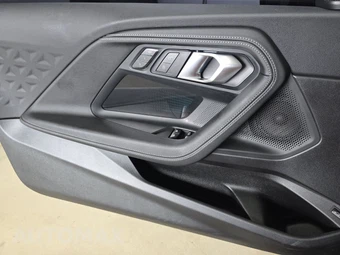 2025 BMW 2 Series Coupe M240i xDrive - miniatura 9