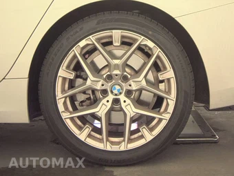 2025 BMW 3 Series Sedan 330i - miniatura 12