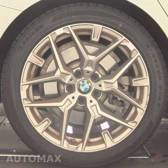 2025 BMW 3 Series Sedan 330i - miniatura 31