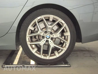 2025 BMW 3 Series Sedan 330i - miniatura 12