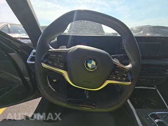 2025 BMW 3 Series Sedan 330i - miniatura 16