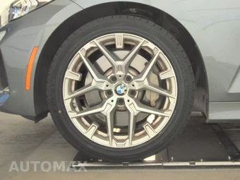 2025 BMW 3 Series Sedan 330i - miniatura 9