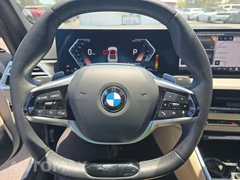 2025 BMW 3 Series Sedan 330i – miniatura 10