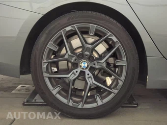 2025 BMW 3 Series Sedan 330i - miniatura 11