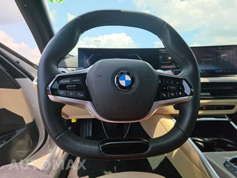 2025 BMW 3 Series Sedan 330i - miniatura 16