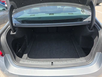 2025 BMW 3 Series Sedan 330i - miniatura 23