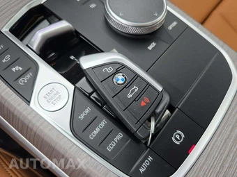 2025 BMW 3 Series Sedan 330i - miniatura 8