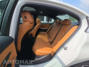 2025 BMW 3 Series Sedan 330i xDrive - miniatura 13