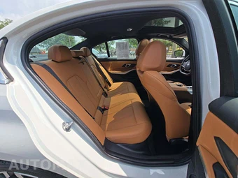 2025 BMW 3 Series Sedan 330i xDrive - miniatura 16