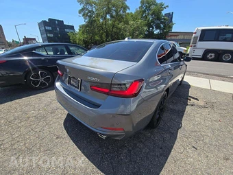 2025 BMW 3 Series Sedan 330i xDrive - miniatura 3
