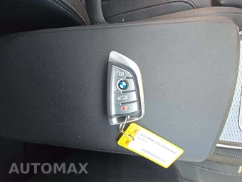 2025 BMW 3 Series Sedan 330i xDrive - miniatura 8
