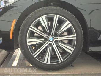 2025 BMW 3 Series Sedan 330i xDrive - miniatura 9