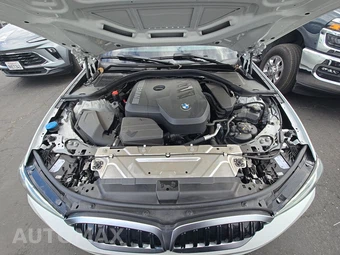 2025 BMW 3 Series Sedan 330i xDrive - miniatura 16