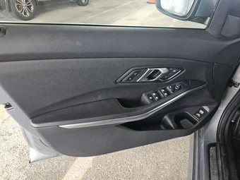 2025 BMW 3 Series Sedan 330i xDrive - miniatura 9