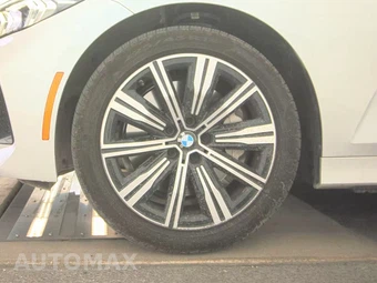2025 BMW 3 Series Sedan 330i xDrive - miniatura 9