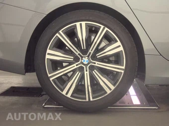 2025 BMW 3 Series Sedan 330i xDrive - miniatura 11