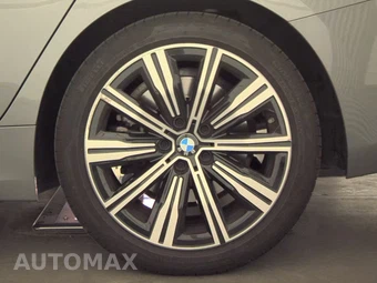 2025 BMW 3 Series Sedan 330i xDrive - miniatura 12