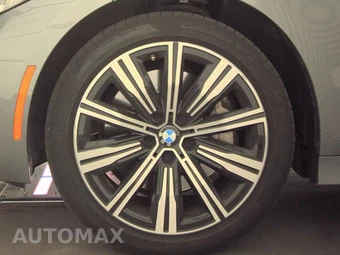 2025 BMW 3 Series Sedan 330i xDrive - miniatura 9