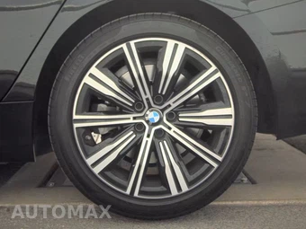 2025 BMW 3 Series Sedan 330i xDrive - miniatura 12