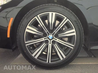 2025 BMW 3 Series Sedan 330i xDrive - miniatura 9