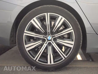 2025 BMW 3 Series Sedan 330i xDrive - miniatura 11