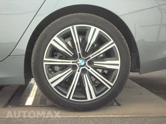 2025 BMW 3 Series Sedan 330i xDrive - miniatura 12