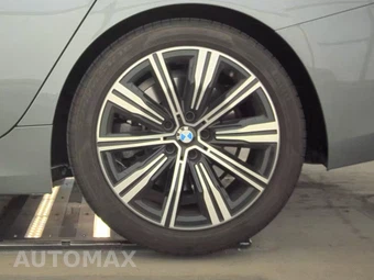2025 BMW 3 Series Sedan 330i xDrive - miniatura 12