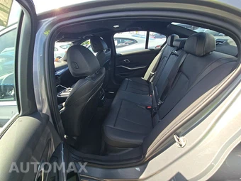2025 BMW 3 Series Sedan 330i xDrive - miniatura 19