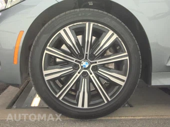 2025 BMW 3 Series Sedan 330i xDrive - miniatura 9