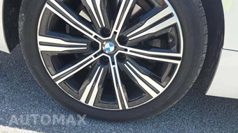 2025 BMW 3 Series Sedan 330i xDrive - miniatura 30