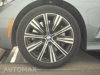 2025 BMW 3 Series Sedan 330i xDrive - miniatura 9