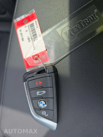 2025 BMW 3 Series Sedan 330i xDrive - miniatura 8