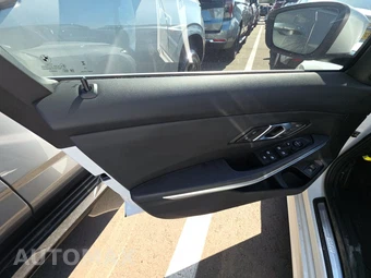 2025 BMW 3 Series Sedan 330i xDrive - miniatura 9