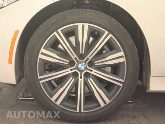 2025 BMW 3 Series Sedan 330i xDrive - miniatura 9