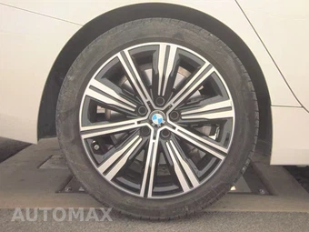 2025 BMW 3 Series Sedan 330i xDrive - miniatura 11