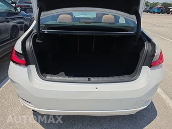 2025 BMW 3 Series Sedan 330i xDrive - miniatura 23