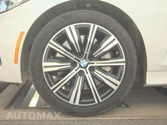 2025 BMW 3 Series Sedan 330i xDrive - miniatura 9