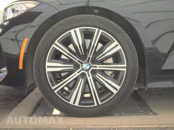 2025 BMW 3 Series Sedan 330i xDrive - miniatura 9
