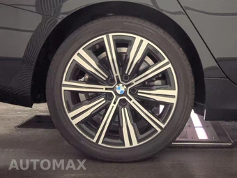 2025 BMW 3 Series Sedan 330i xDrive - miniatura 11